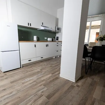 Apartment Modernes 5-zimmer Aparment - 8 Gaeste, Zentrumsnah *