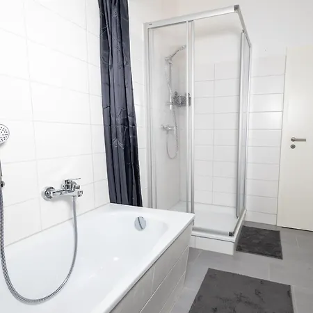 Modernes 5-zimmer Aparment - 8 Gaeste, Zentrumsnah アパート