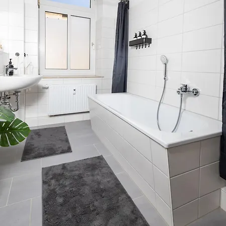Modernes 5-zimmer Aparment - 8 Gaeste, Zentrumsnah Lägenhet